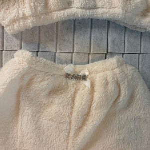 Snuggle Hearts Pink & Weiß Lounge Wear Pyjama Set Teddy Shorts Crop Top Set l BENUTZERDEFINIERTE GRÖßE VERFÜGBAR l Geschenk l Personalisierbar l Nachtwäsche Bild 11