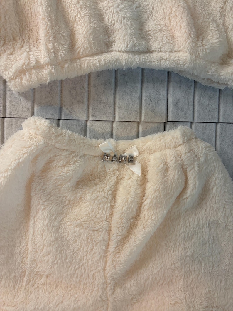 Snuggle Hearts Pink & Weiß Lounge Wear Pyjama Set Teddy Shorts Crop Top Set l BENUTZERDEFINIERTE GRÖßE VERFÜGBAR l Geschenk l Personalisierbar l Nachtwäsche Bild 11