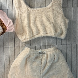 Snuggle Hearts Pink & Weiß Lounge Wear Pyjama Set Teddy Shorts Crop Top Set l BENUTZERDEFINIERTE GRÖßE VERFÜGBAR l Geschenk l Personalisierbar l Nachtwäsche Bild 13