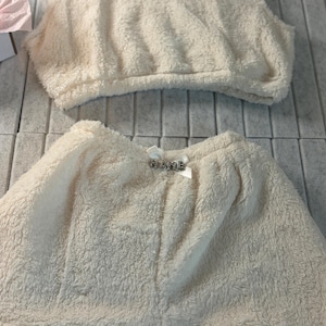 Snuggle Hearts Pink & Weiß Lounge Wear Pyjama Set Teddy Shorts Crop Top Set l BENUTZERDEFINIERTE GRÖßE VERFÜGBAR l Geschenk l Personalisierbar l Nachtwäsche Bild 16