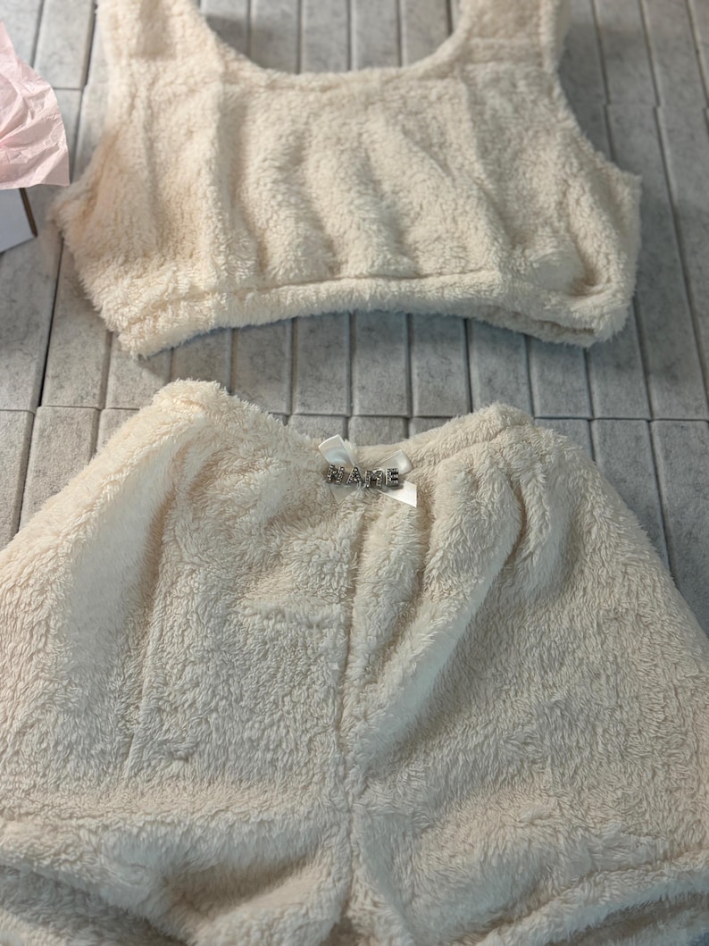 Snuggle Hearts Pink & Weiß Lounge Wear Pyjama Set Teddy Shorts Crop Top Set l BENUTZERDEFINIERTE GRÖßE VERFÜGBAR l Geschenk l Personalisierbar l Nachtwäsche Bild 16