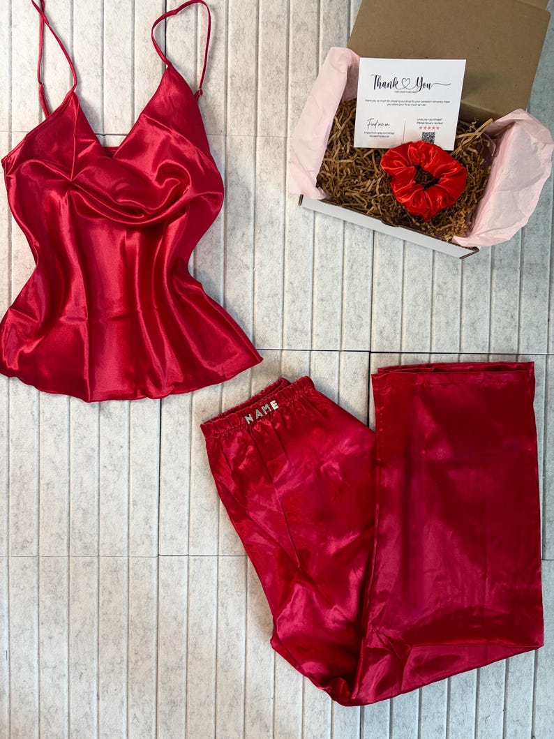 Roze, goud, rood, blauw lichtgewicht satijnen cami broek nachtkleding loungewear pyjama pyjama set l Personaliseerbaar AANGEPASTE GROOTTE BESCHIKBAAR l Valentijnscadeau Red