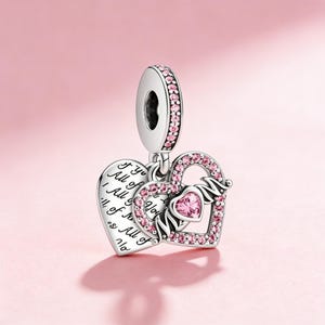 Op de afbeelding: Een witte keramische mok met een zwart handvat en de tekst "But First, Coffee" in een zwarte, handgeschreven lettertype. De mok staat op een wit oppervlak.