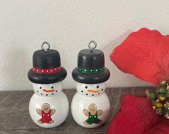 Adorno de hombrecito de jengibre pintado / muñeco de nieve