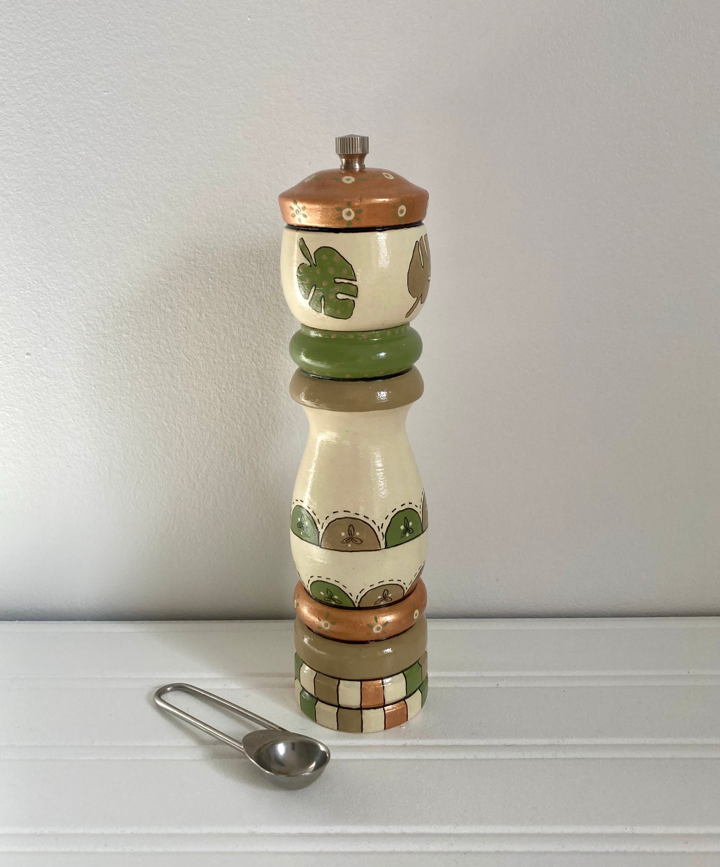 Novelty salt and pepper mills deals