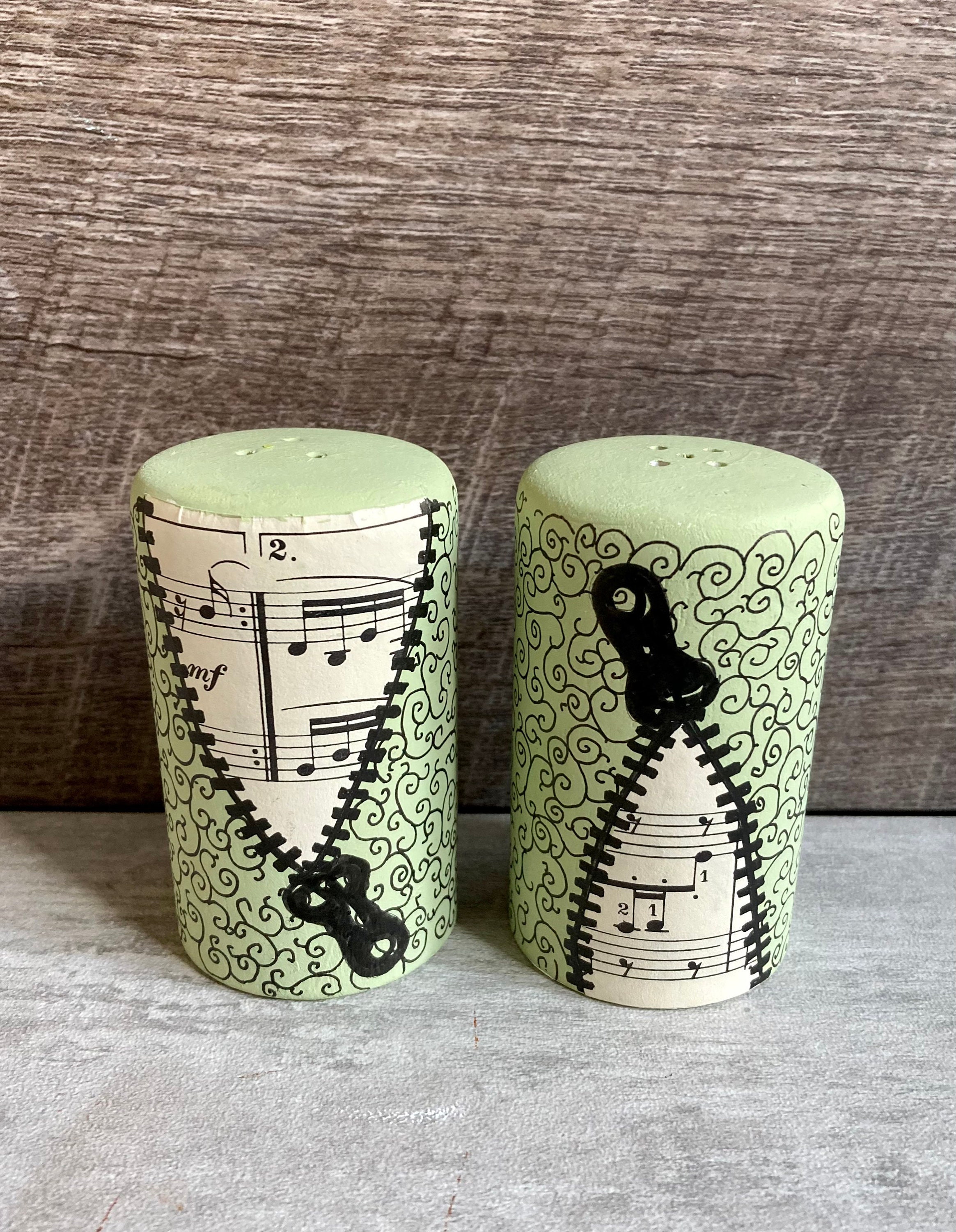 Salt shaker instrument online