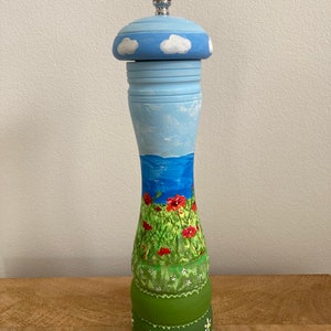 Painted grinder/ poppies/pepper mill image 6