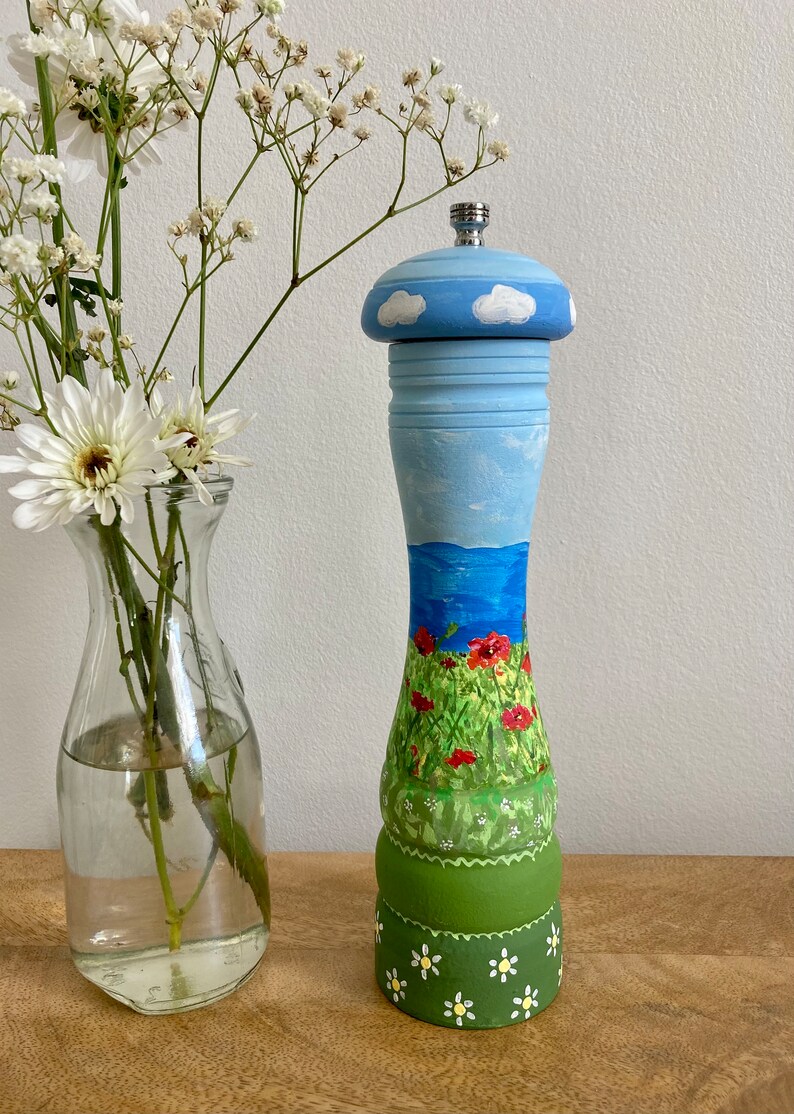 Painted grinder/ poppies/pepper mill image 8