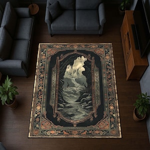 Peut inclure: Un tapis rectangulaire avec un fond sombre et un motif paysager détaillé. L'image centrale représente une ouverture de grotte avec une rivière et des montagnes. Le tapis a une bordure décorative avec des motifs floraux et géométriques.