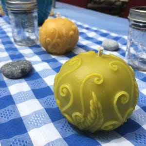 Pure Beeswax Fern Ball Candle image 2