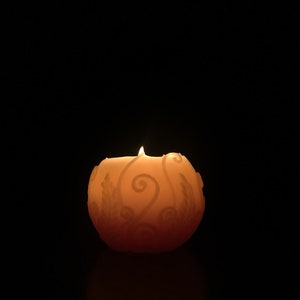 Pure Beeswax Fern Ball Candle image 4