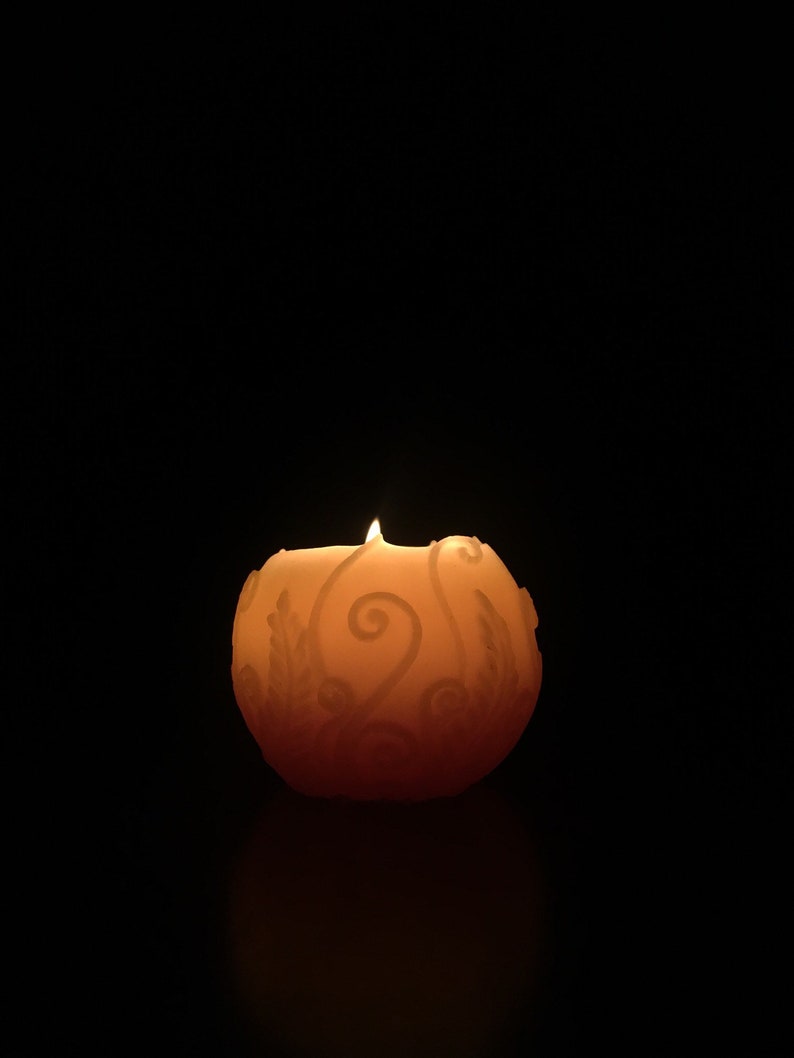 Pure Beeswax Fern Ball Candle image 4