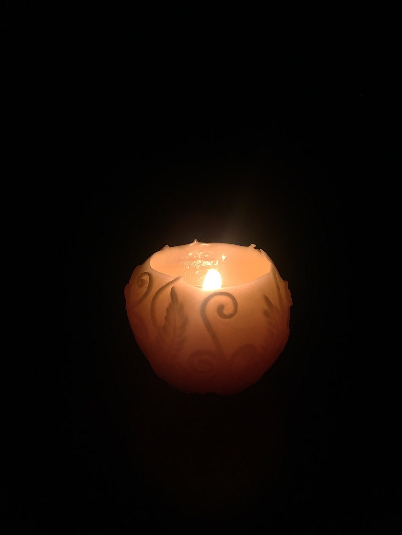 Pure Beeswax Fern Ball Candle image 5