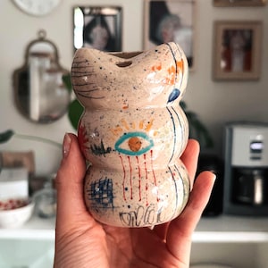 Gobelet en paille fait main en céramique : Mug abstrait en céramique