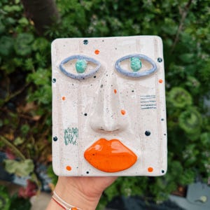 Arte astratta in ceramica - Scultura da parete fatta a mano, pezzo d'arredo moderno e stravagante