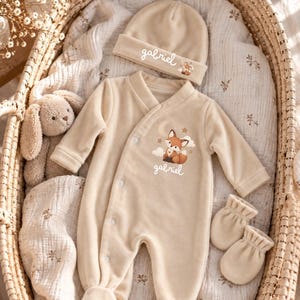 Personalized baby pyjamas with name – 3-piece velour newborn outfit 0-3 months – Baby outfit with hat and mittens – Personalized baby gift
