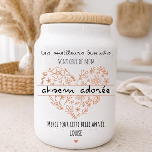 Puede incluir: Un letrero de madera rústica con el texto "Welcome to our home" en letras blancas. El letrero presenta un acabado envejecido y un diseño simple y acogedor, ideal para un porche o entrada.