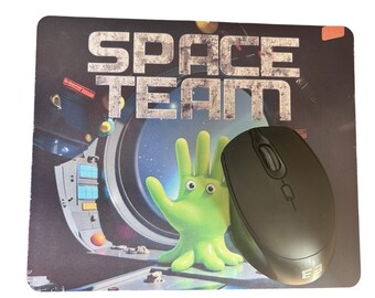 Sci-Fi Alien Hand Mouse Mat: Space Team Desk Decor