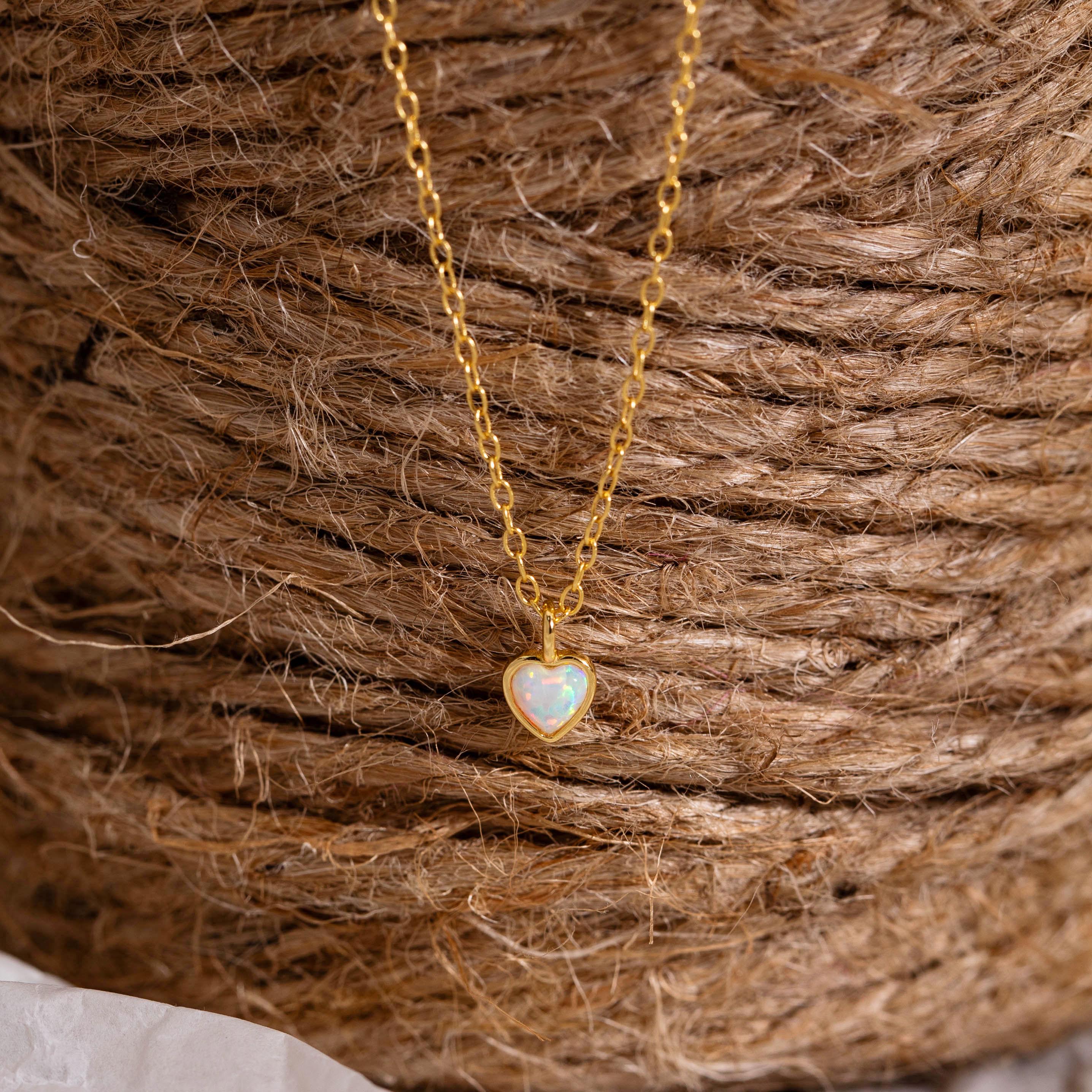 Collier Femme Avec Pendentif Cœur Et Véritables Fleurs Rouges En Résine. Chaîne En Acier. Bijou Minimaliste Pour Plantes, Terrariums Et Nature. - France