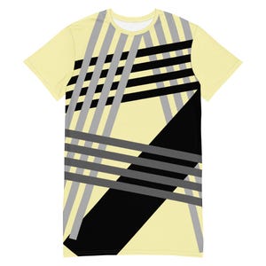 Bold Abstract Stripe Shirt Dress – Oversized Graphic T-Shirt Dress – Streetwear Style Yellow Black Print
