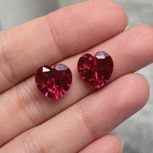Par de piedras preciosas de rubí rojo sangre de paloma facetadas, 10 x 10 mm, par a juego en forma de corazón para la fabricación de joyas con certificación IGI.