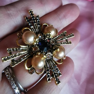 Broche ancienne française en perles et strass bleus et brillants, bijoux d'époque