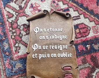 Plaque, Parchemin-Wandbild, französisches Zitat, Artisanat d'Alsace en France. Années 1960