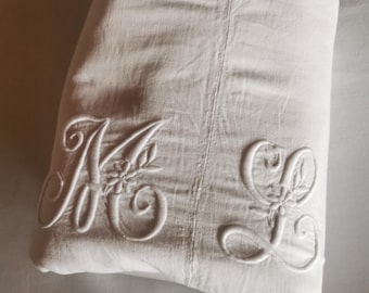 Alte französische Leinentasche mit großem Monogramm ML, für das Hauptstickereisticker von Venise, XIXeme siècle.