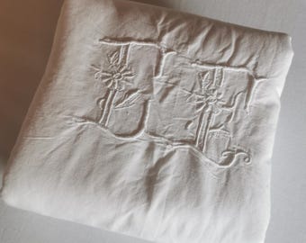 Altes französisches Segeltuch mit Monogramm CE, Hochzeitskleid, Hauptstickerei, Anfang 2001.