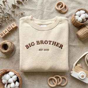Personalized Big Brother Sweatshirt, Custom Est Year Kids Crewneck, Embroidered Sibling Shirt,Big Brother Gift,Pregnancy Announcement Outfit