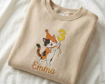 Name bestickte Katze Kinder Sweatshirt, Geburtstag Junge Mädchen Rundhalsausschnitt, süßes Kitty Party Shirt, personalisiertes Kleinkind Geschenk