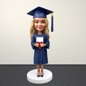 Custom graduation bobblehead, Customized graduation gifts, customized bobblehead dolls, customized graduation commemorative gifts