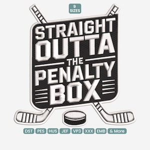 Peut inclure: Écusson brodé noir et blanc avec le texte « STRAIGHT OUTTA THE PENALTY BOX ». Le design comprend des crosses de hockey, une rondelle et les mots « 9 TAILLES ». Idéal pour les vêtements ou accessoires sur le thème du hockey.