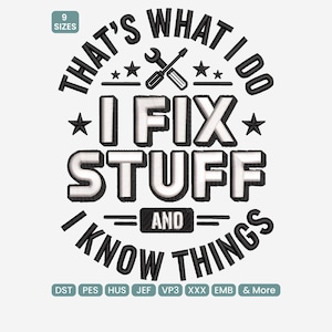 Puede incluir: Diseño bordado en blanco y negro con el texto "THAT'S WHAT I DO, I FIX STUFF AND I KNOW THINGS." El diseño incluye herramientas y estrellas, con las palabras dispuestas en círculo. La imagen también incluye el texto "9 TAMAÑOS" y abreviaturas de tipos de archivo.