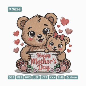 Peut inclure: Motif brodé avec deux ours en peluche bruns, un grand et un petit, tenant une pancarte avec l'inscription "Happy Mother's Day". Des cœurs et des fleurs roses entourent les ours. Le motif est disponible en 9 tailles.