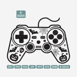 Puede incluir: Diseño de mando de videojuegos con temática de Halloween en blanco y negro. El mando presenta una cruceta direccional, cuatro botones de acción y gráficos de Halloween, incluyendo murciélagos, telarañas, una calavera y calabazas. El texto "9 SIZES" está en la esquina superior izquierda.