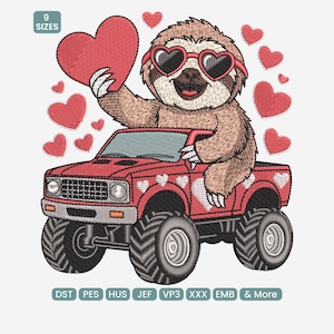 Könnte beinhalten: Gesticktes Design mit einem Faultier, das eine herzförmige Sonnenbrille trägt und ein großes rotes Herz hält. Das Faultier fährt einen roten Monstertruck, der mit Herzen verziert ist. Das Design enthält den Text "9 SIZES" und verschiedene Stickdateiformate.