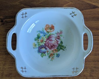 Plato vintage con asa floral