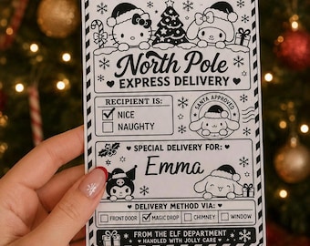 Könnte beinhalten: Eine rechteckige weiße Karte mit schwarzer Tinte, die den Text North Pole Express Delivery, Zeichentrickfiguren mit Weihnachtsmützen, einen Santa Approved-Stempel, ein angekreuztes Nice-Feld und den Namen Emma enthält.