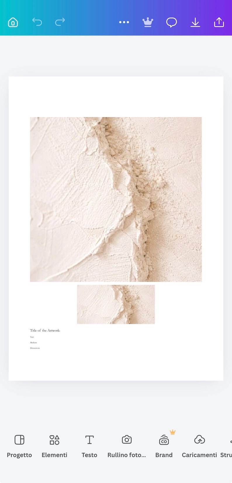 Pu&ograve; includere: Un modello di arte digitale quadrato che presenta una superficie in gesso testurizzata color bianco sporco con una prominente cresta verticale. Sotto l'immagine principale appare un ritaglio rettangolare pi&ugrave; piccolo della stessa texture, seguito dai campi di testo Title of the Artwork, Year, Medium e Dimensions.