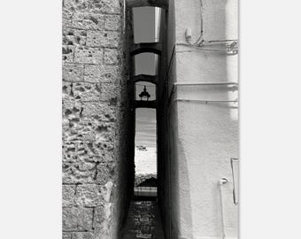 Mellan väggar – svartvitt fotografi, minimalistisk arkitekturväggkonst