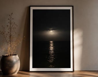 Efter tystnad – Månskensfotografi av havet | Minimalistisk mörk kustväggkonst