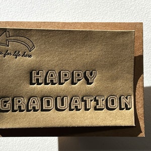 Cartão de formatura feliz + dicas | Cartão de formatura em tipografia