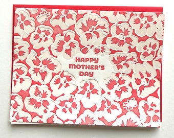 Tarjeta de felicitación para el Día de la Madre con estampado floral en tipografía / Capuchinas y mariquitas