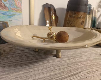Handmade Ceramic Fruit Bowl with Legs – Elegant Design for Home & Table