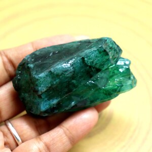 443 karaat gecertificeerde natuurlijke groene smaragd, ruw stuk, gewonnen in Colombia, onbewerkt, ongeslepen, smaragdkristal, echte steen, beste aanbieding ooit. afbeelding 9