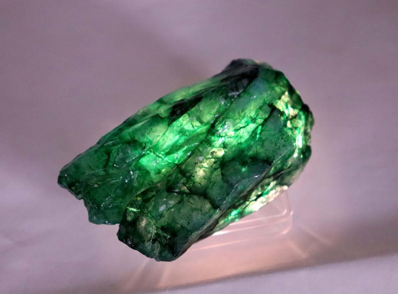 443 karaat gecertificeerde natuurlijke groene smaragd, ruw stuk, gewonnen in Colombia, onbewerkt, ongeslepen, smaragdkristal, echte steen, beste aanbieding ooit. afbeelding 8
