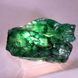 443 karaat gecertificeerde natuurlijke groene smaragd, ruw stuk, gewonnen in Colombia, onbewerkt, ongeslepen, smaragdkristal, echte steen, beste aanbieding ooit. afbeelding 3