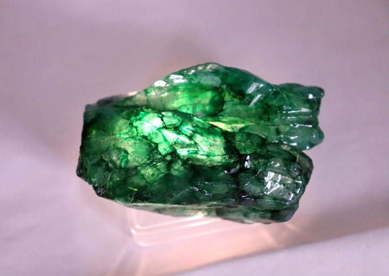 443 karaat gecertificeerde natuurlijke groene smaragd, ruw stuk, gewonnen in Colombia, onbewerkt, ongeslepen, smaragdkristal, echte steen, beste aanbieding ooit. afbeelding 3
