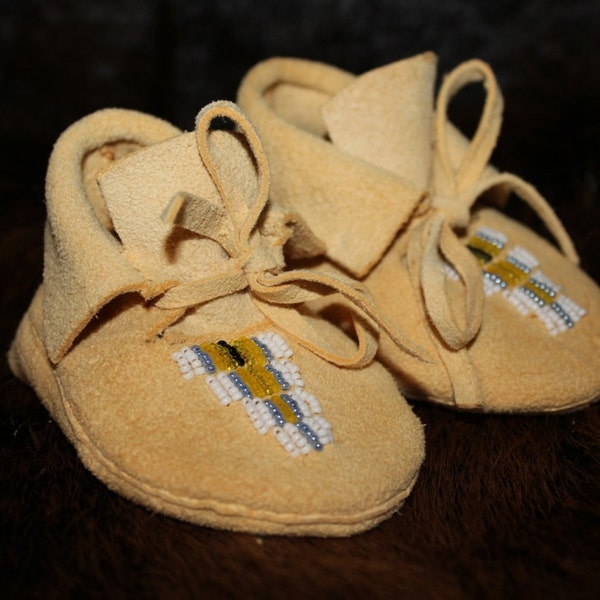 New Native American & Alaskan made handsewn powwow regalia deerskin moccasins baby size 3 to 6 months old